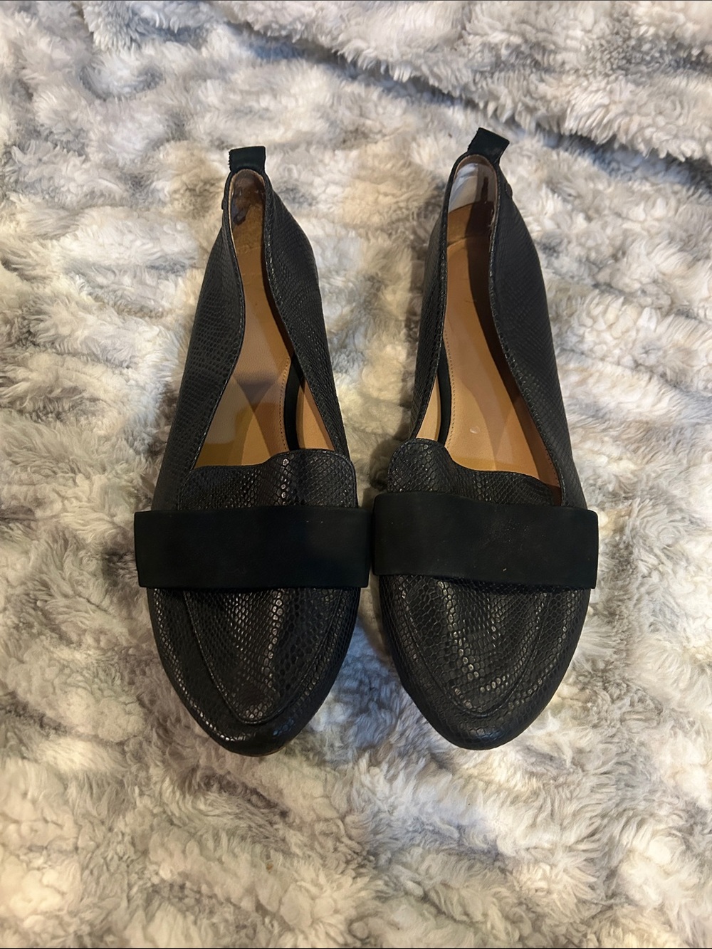 Ugg Women's Pointed Toe Loafers - Classic Slip-On Flats Size 9